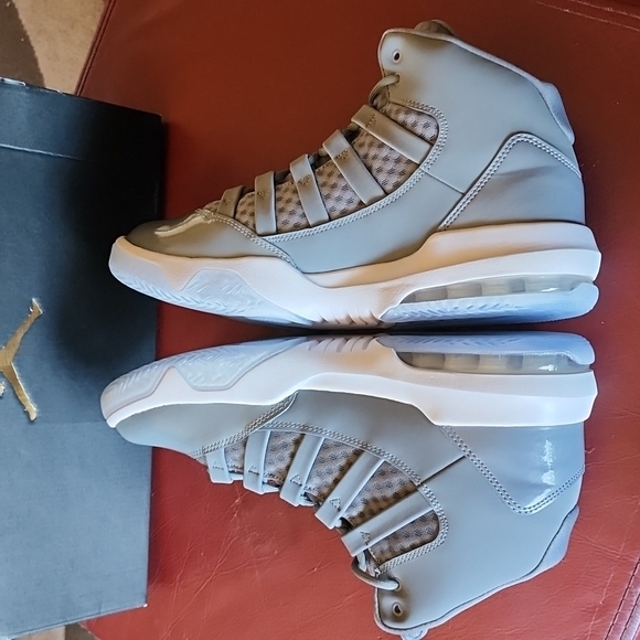 🥳❤️‍🔥HP❤️‍🔥🥳 NIB Jordan: Max Aura, Cool Gray, Gray/White/Clear, Men's 10 - Picture 7 of 11